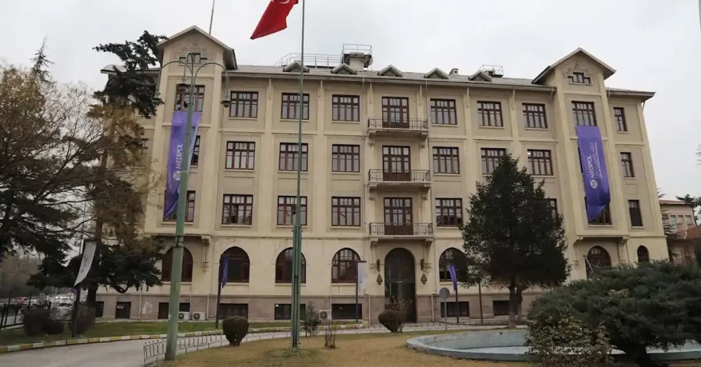 جامعة أنقرة مديبول