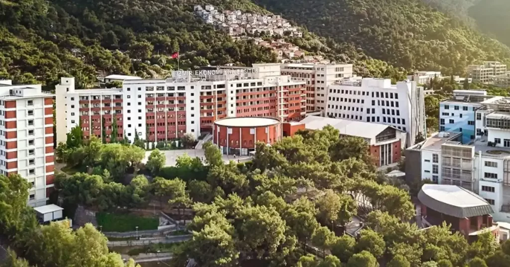 جامعة إزمير للاقتصاد